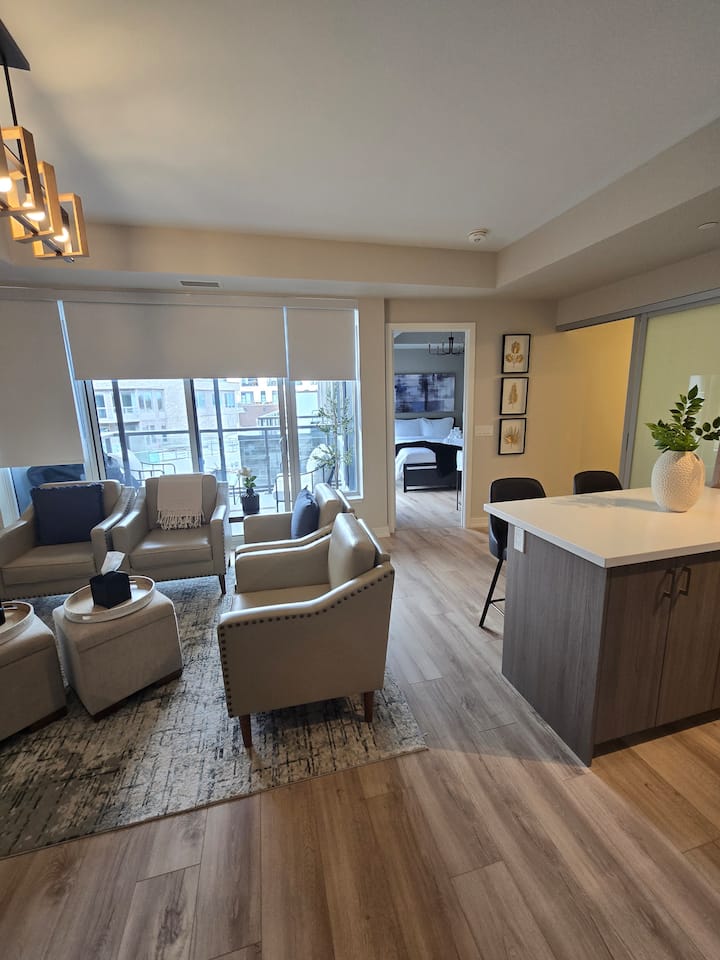 Stylish 1br + Den | 1.5 Bath | New Sunseeker At Fh - Innisfil