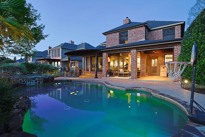 4br Frisco Escape | Pool + Theater | Sleeps 10 - Frisco, TX