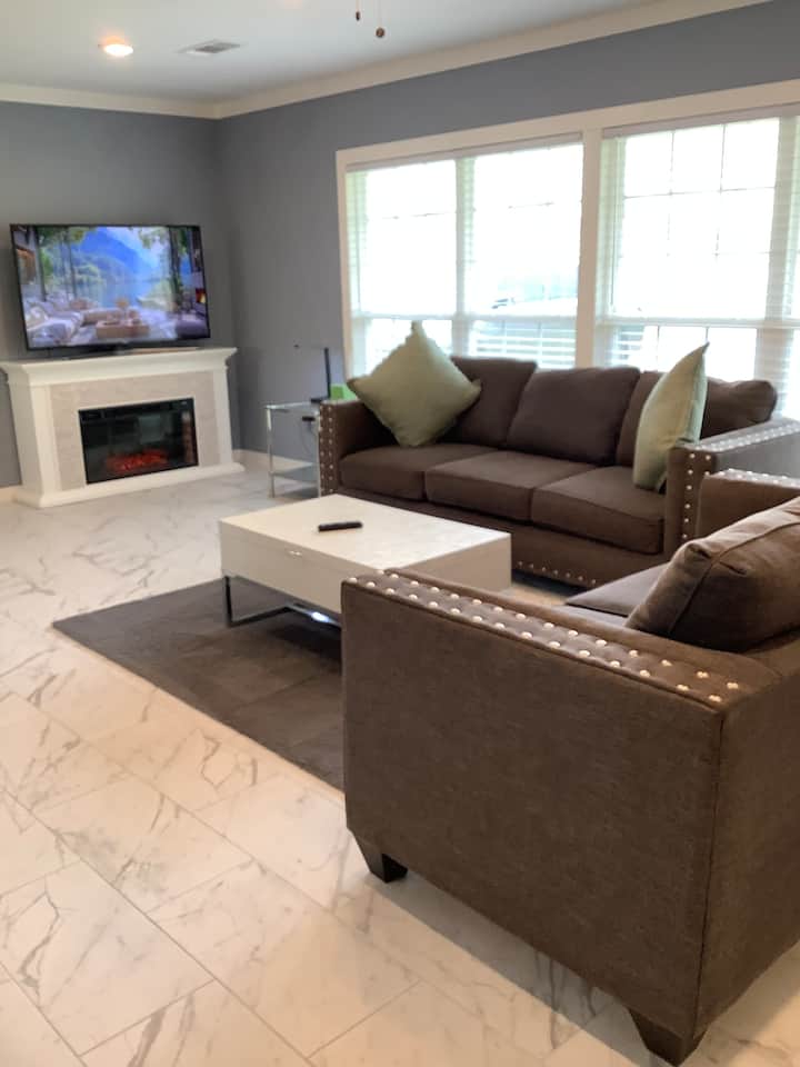 Stylish Retreat | Clean & Spacious | King Bed - Nash, TX
