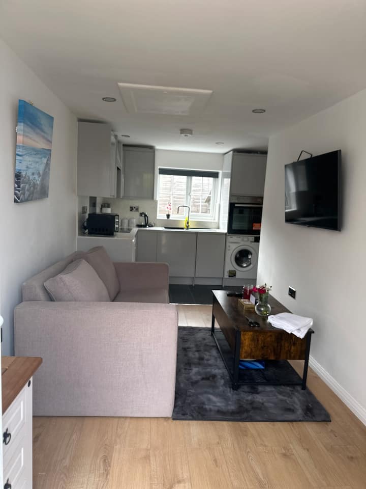 Cosy, Stylish & Modern One Bedroom Guest House - Northampton