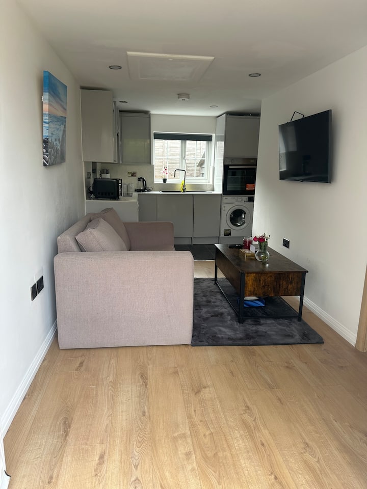 Cosy, Stylish & Modern One Bedroom Guest House - Northampton