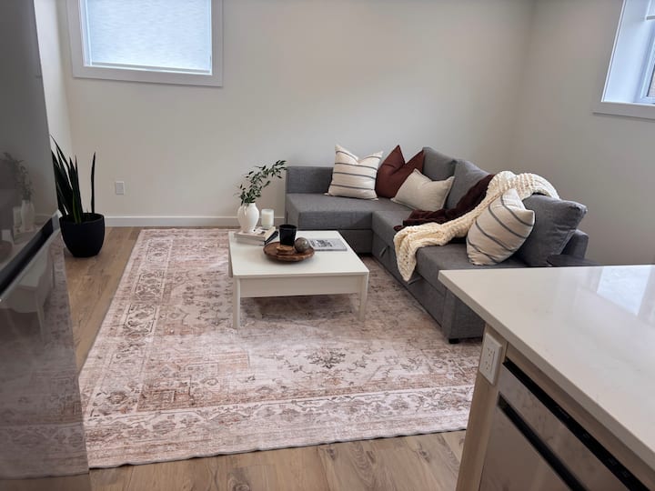 Adelaide House-red Door | Brand New Modern 2br - Chatham-Kent