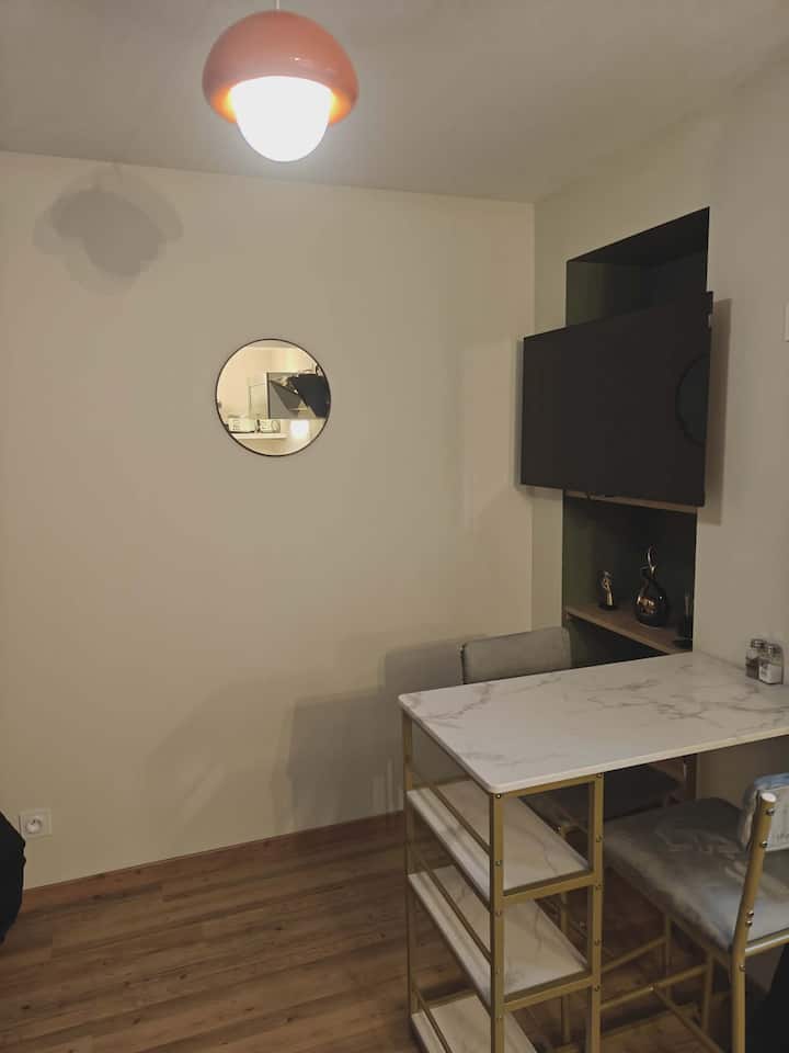 Le Refuge D’évron – Studio Cosy En Centre-ville - Évron