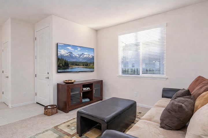 3br Layout W/ Bonus Room • Quiet + Parking - Carson City, NV