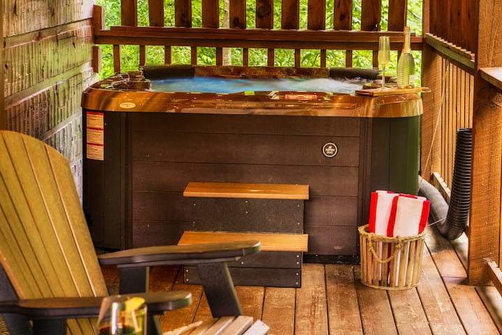 Hot tub image 3