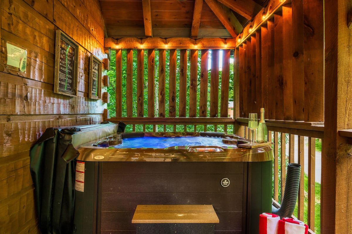 Hot tub image 4