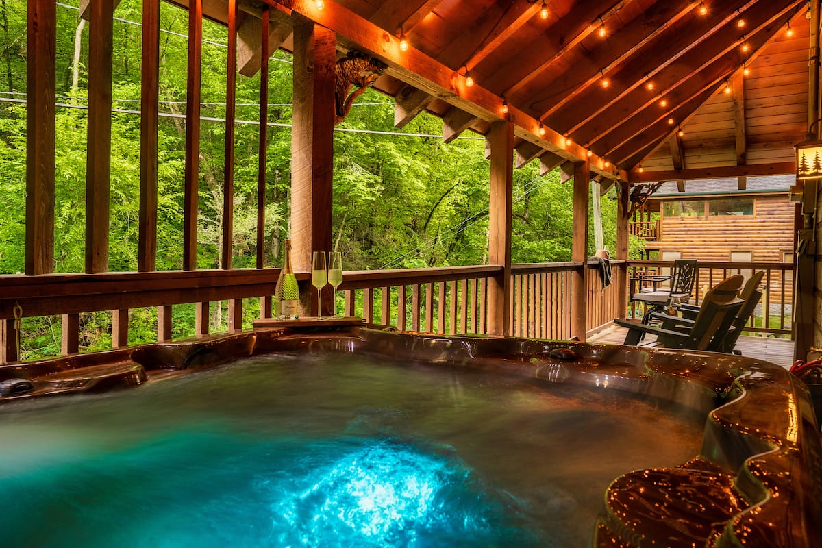 Hot tub image 1