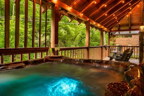 Whispering Creek Cottage cabin in Pigeon Forge - Photo 4