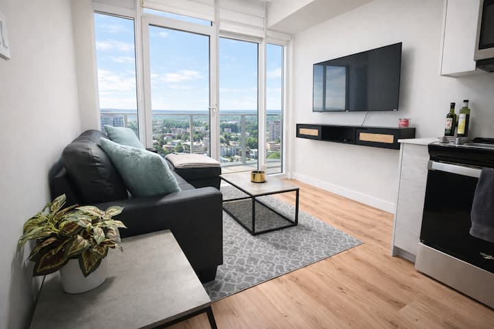 Home In The Clouds | Downtown Retreat | Gym - Waterloo
