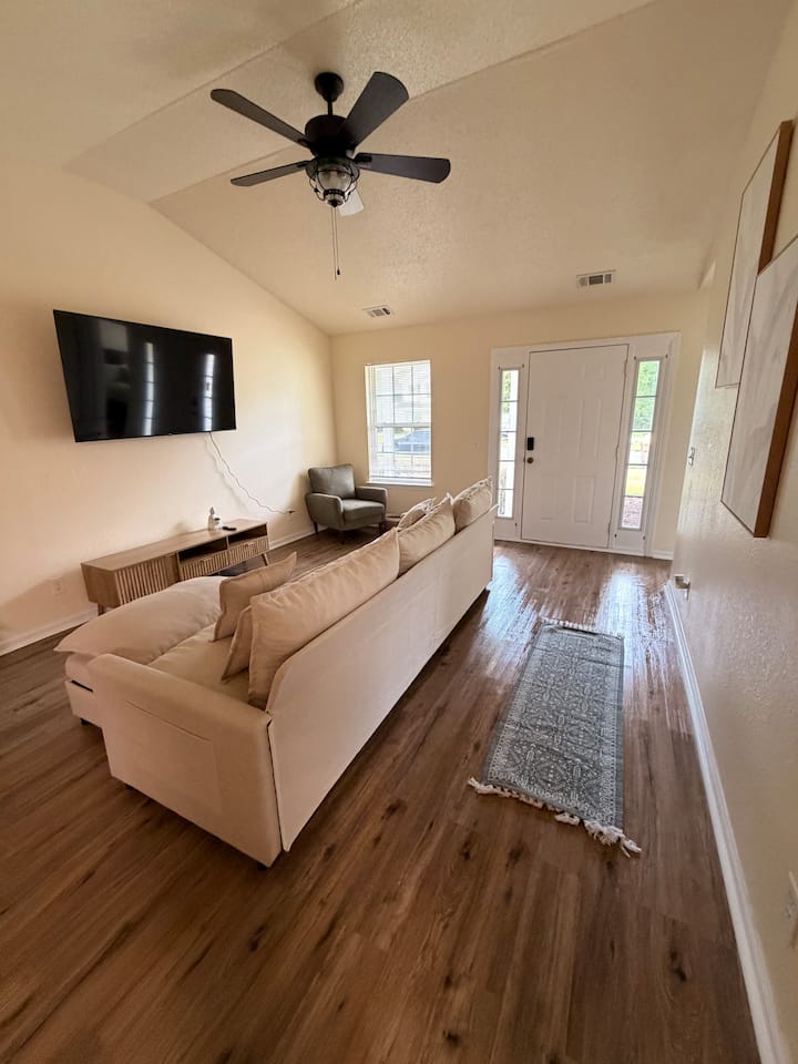 Sav Stay 5bed | Mins To Airport & Downtown - Savannah, GA