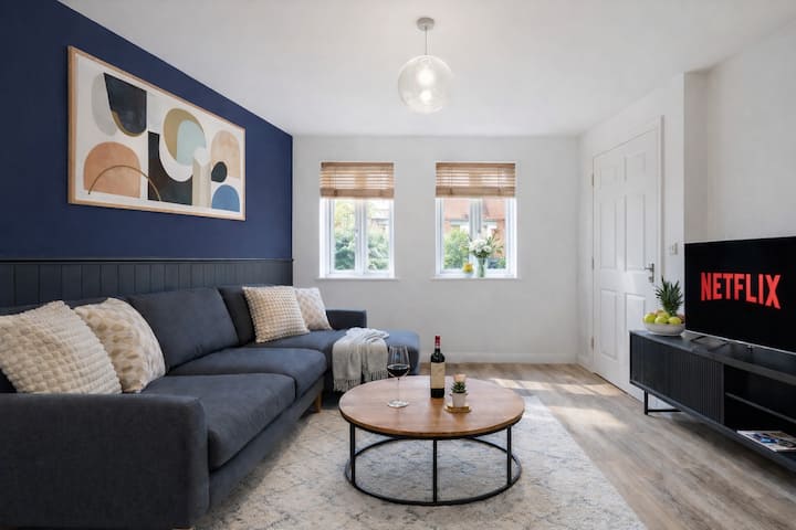 Stylish House • Sleeps 6 • Driveway Parking - 노샘프턴