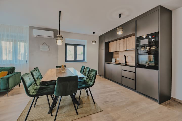 Stylish 4br Apartment In Umag - Modern & Spacious - Piran