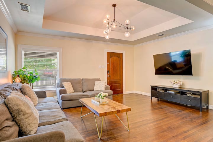 Oak Cliff Oasis | Swim Spa, Sauna, & Gameroom! - Dallas, TX