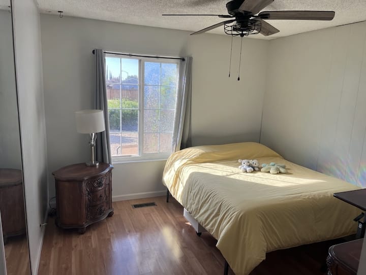 Room With Ev Charging - Pittsburg, CA