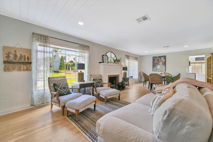 Historic River District Retreat - Bradenton, FL