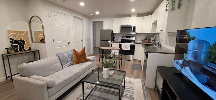Modern Cozy 1brm | South Ed | Minutes To Yeg - Edmonton