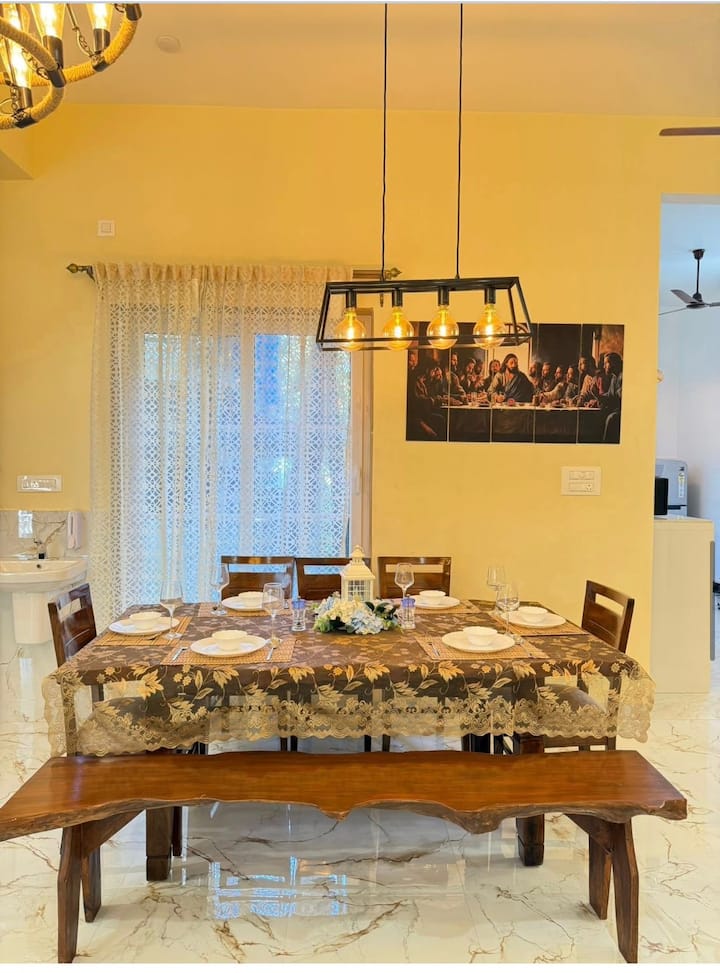 Dining area image 1