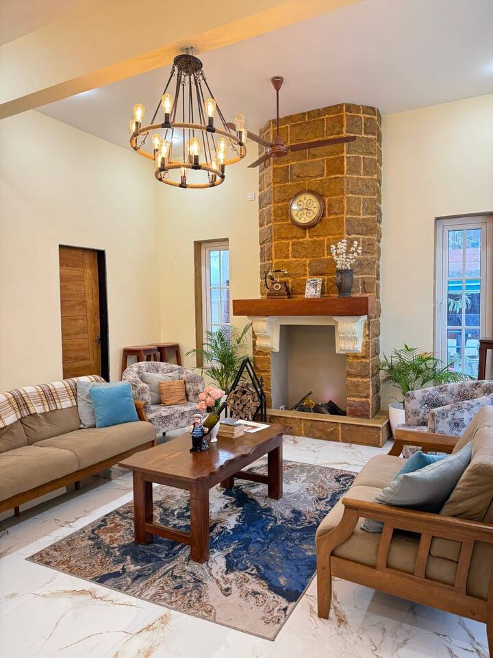 Living room image 7
