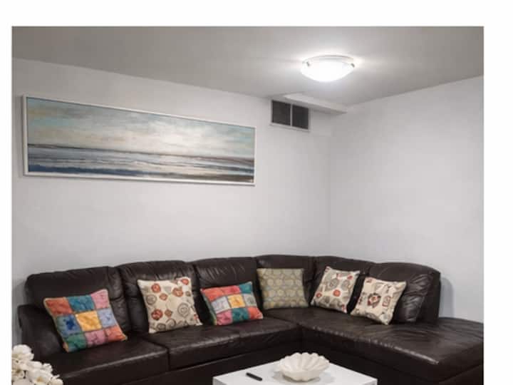 Stylish Modern Basement Suite For Rest & Comfort - Whitby