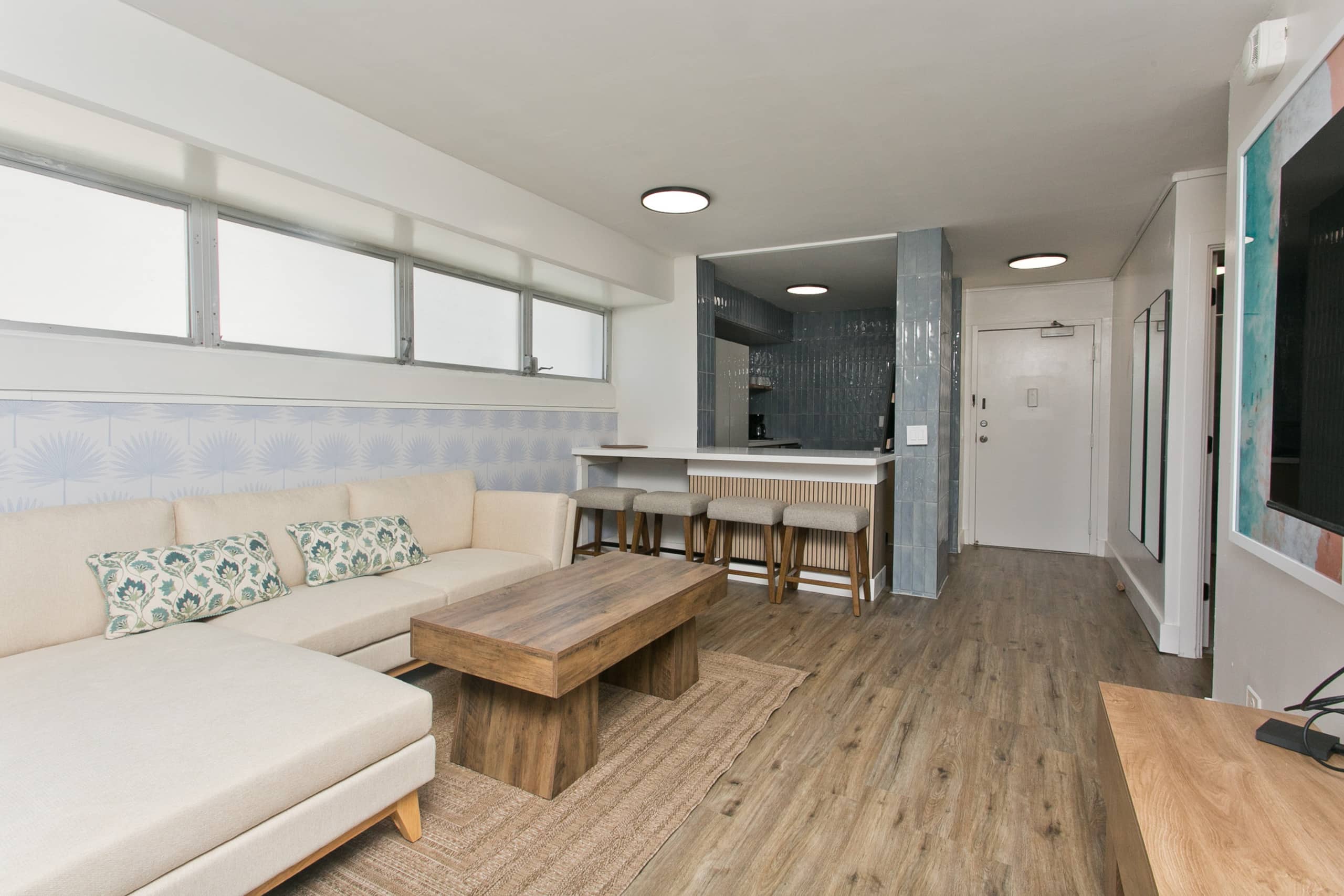 Corner Unit Ocean View 5 Bed Ocean Style W Parking - Image 3