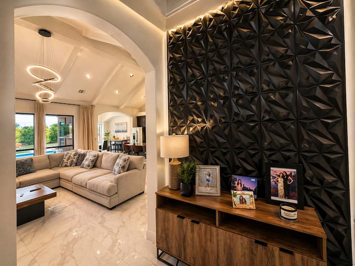 Luxury Estate, Pool, Spa, Theater & Guesthouse - Georgetown, TX