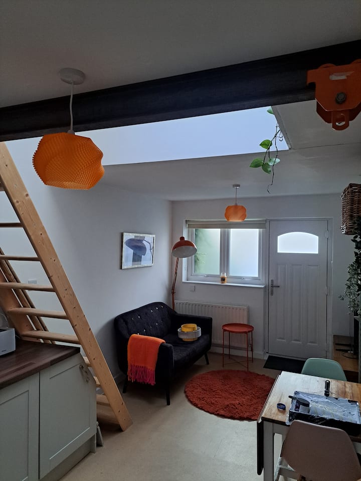 Superking Ensuite Loft Living Space & Kitchenette - Bristol