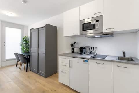 Beliebte Airbnb-Anzeige: Peaceful Studio with AC | 15 min to Center in Hernals