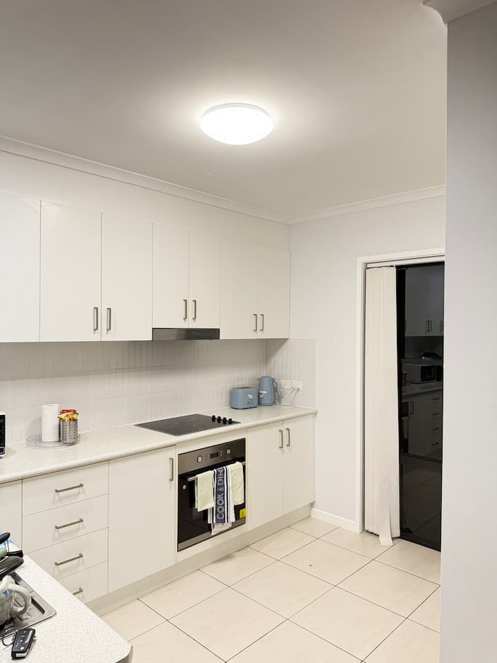 Stylist Cosy Room. Quiet, Clean & Comfy Stay - Mackay