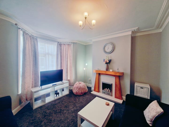 Bright Modern 4-bed Home Minutes From Anfield - Cheshire