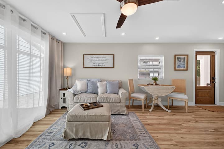Walk To Dt Mt Dora •Stylish Cottage •Outdoor Space - Mount Dora, FL