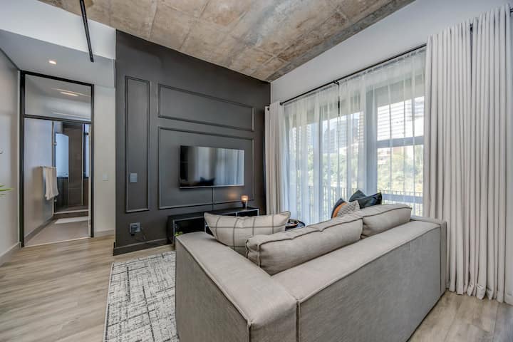Sandton City •1bed •1bath •Lux Apartment - Sandton