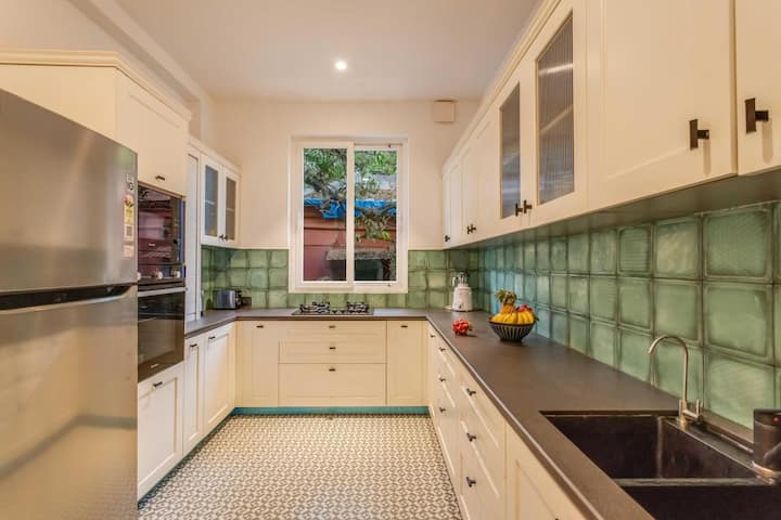 Full kitchen image 1