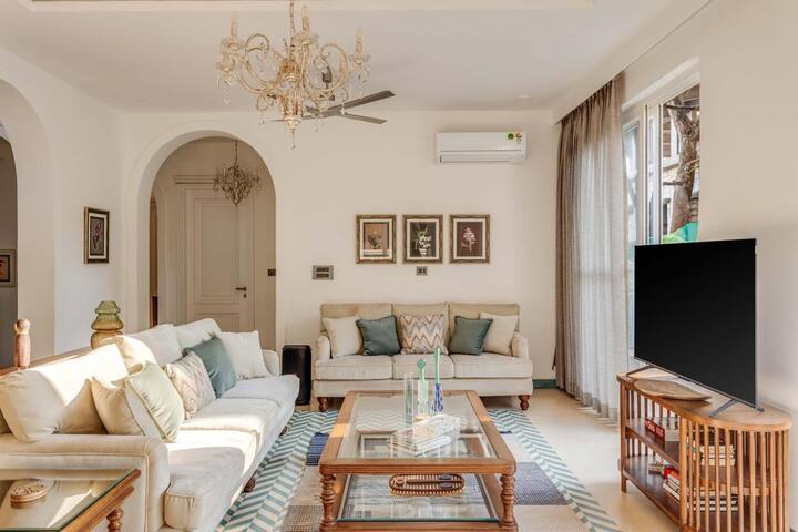 Living room image 4