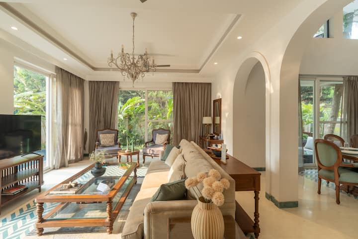 Living room image 6