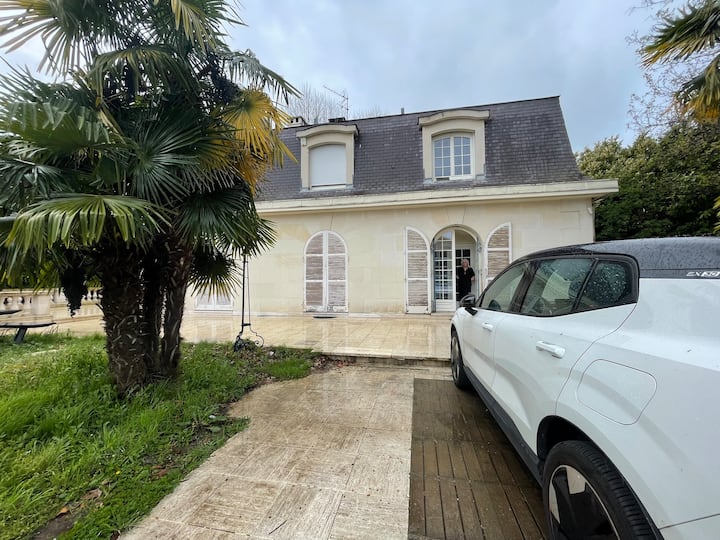 Grande Maison De Charme 270m² - 5 Chambres - Cergy