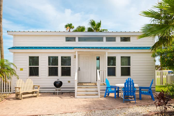 Fun Family Cabin With Pool Access - South Padre Island, TX