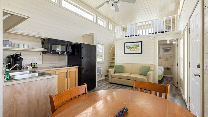 Fun Family Cabin With Pool Access - South Padre Island, TX