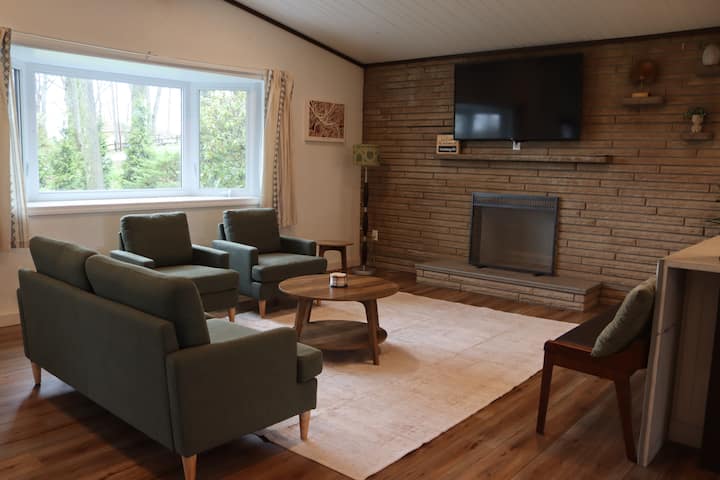 Gorgeous & Modern Home With Huge Fenced-in Yard - Plum, PA