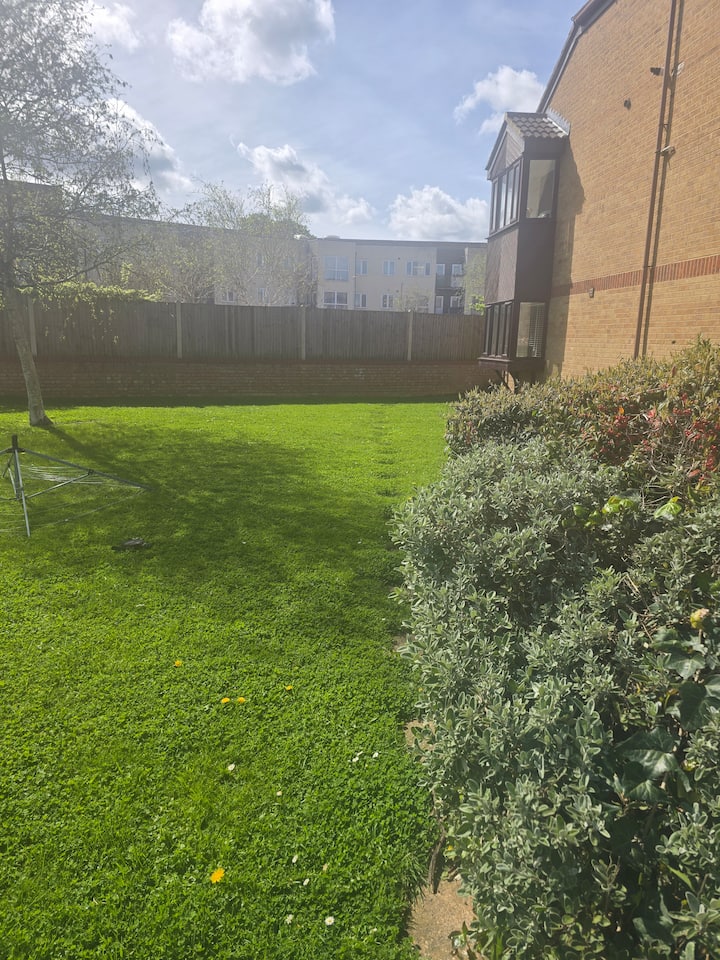 1 Bedroom Flat Spacious And Modern - Enfield