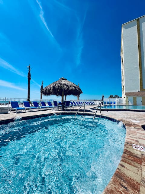 Beachy,Spacious 3/3 Condo on the Gulf! Sleeps 10