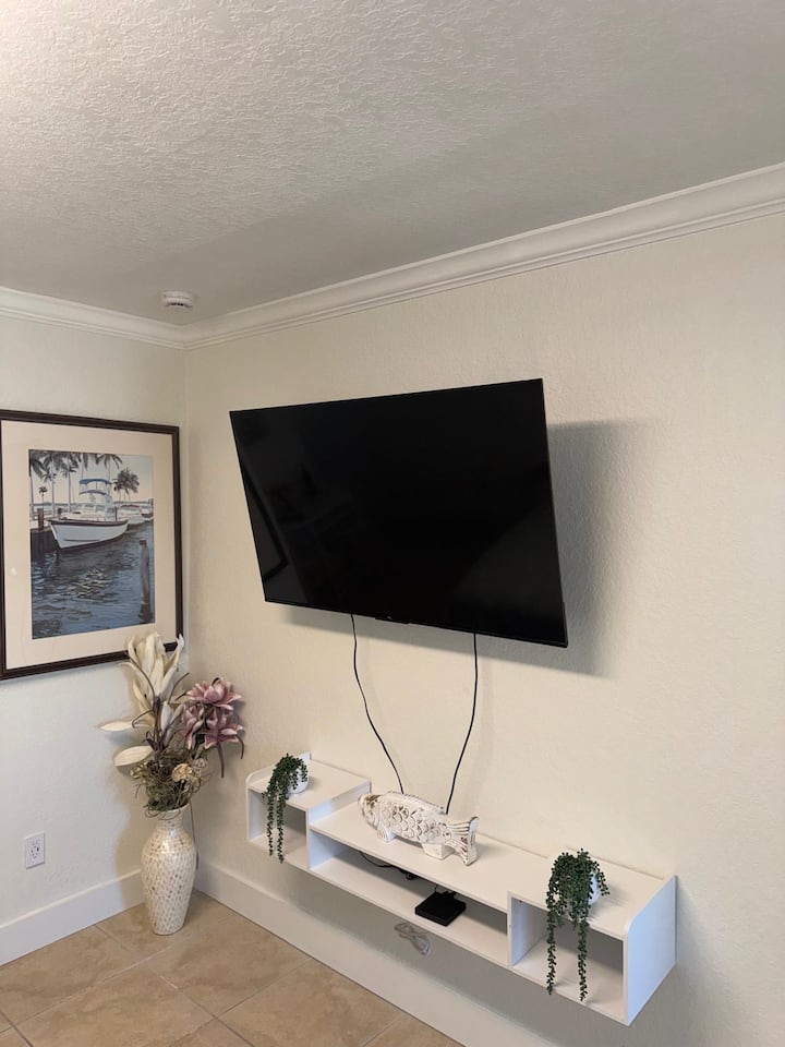 Gulf Studio · Heated Pool · Walk To Beach · Bbq · - Redington Shores, FL