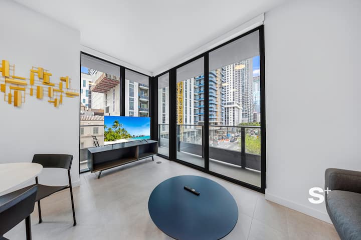 Heart Of Downtown - Cozy 1-br With Skyline Views - Phillip & Patricia Frost Museum of Science
