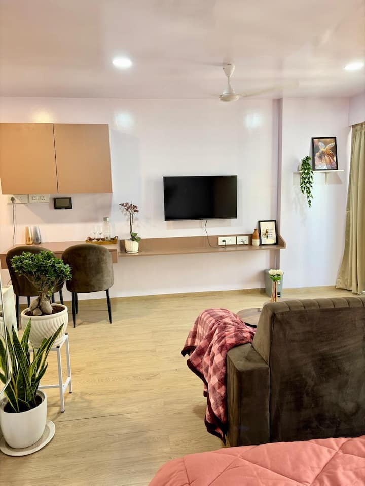 The Beehive : Next To Airport|couple Friendly - Pune