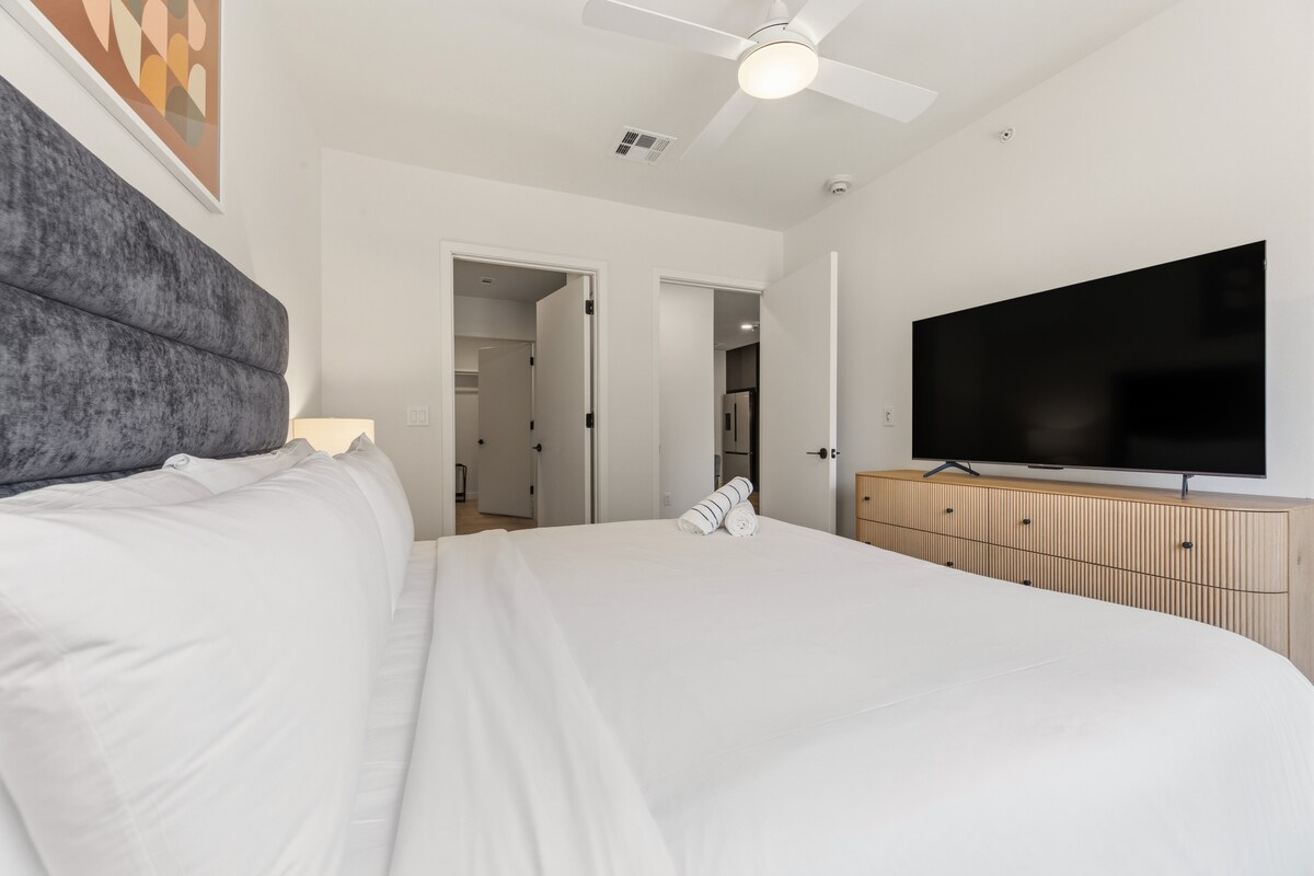 Accessible Queen Suite at The Code | Near Zilker