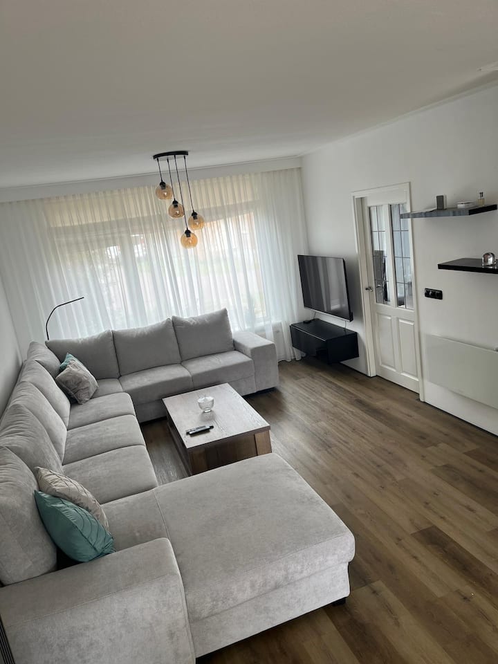 Charming House – Walk To Heiloo Train Station - Heiloo