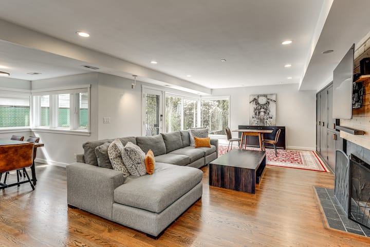 Modern Broadway Luxury: Spacious Seattle Home! - Seattle, WA
