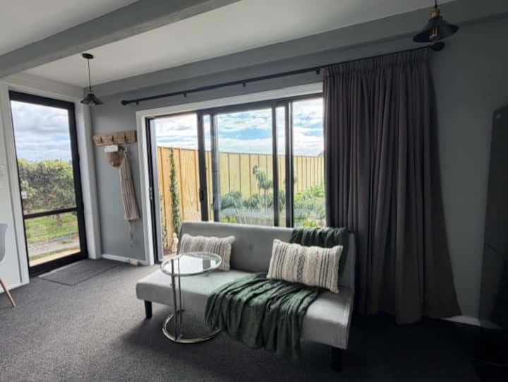 Charming Marlborough Guesthouse Among The Vines - Blenheim