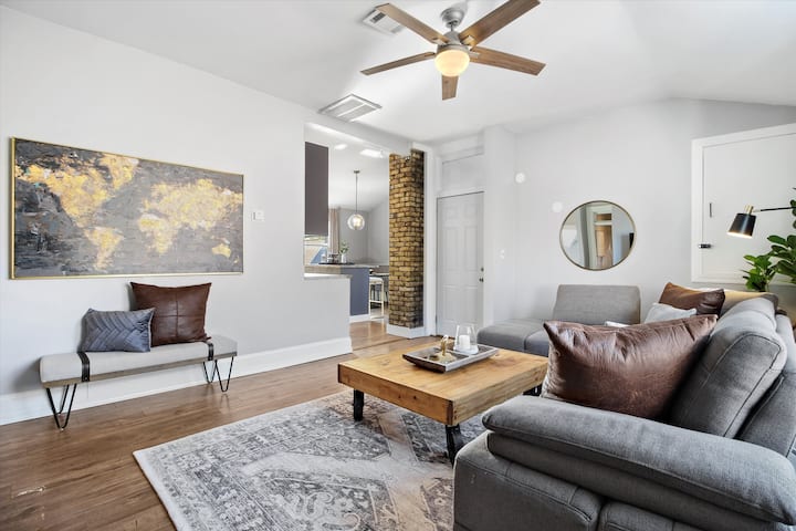 Stunning Upscale Retreat - Steps From Everything - ミルウォーキー, WI