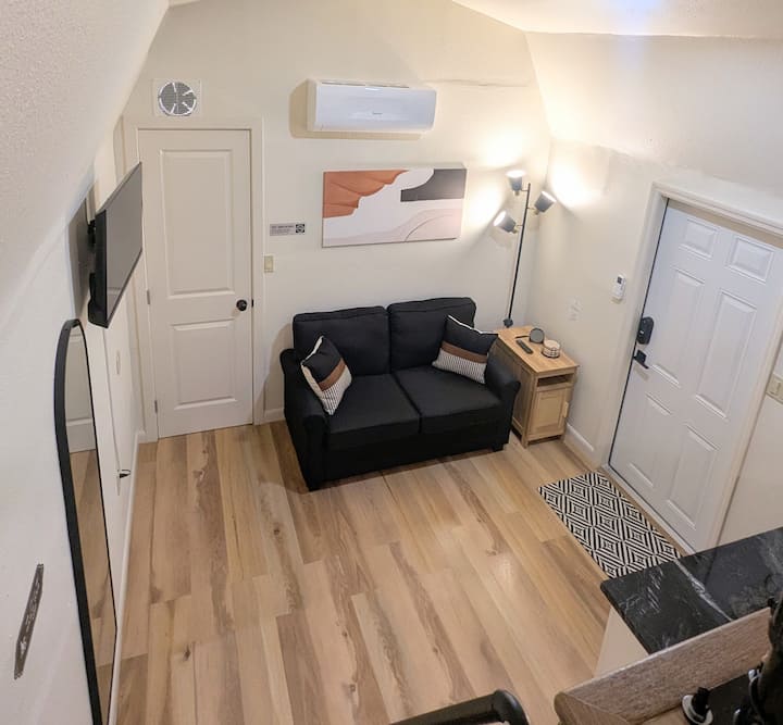 Modern Tiny Home W Loft And Full Kitchen - St. Petersburg, FL