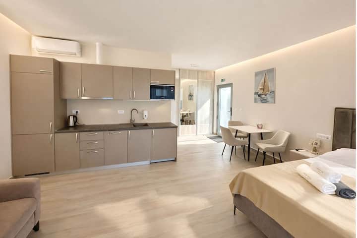 Superior Studio – Sea View- 4* - Hvar